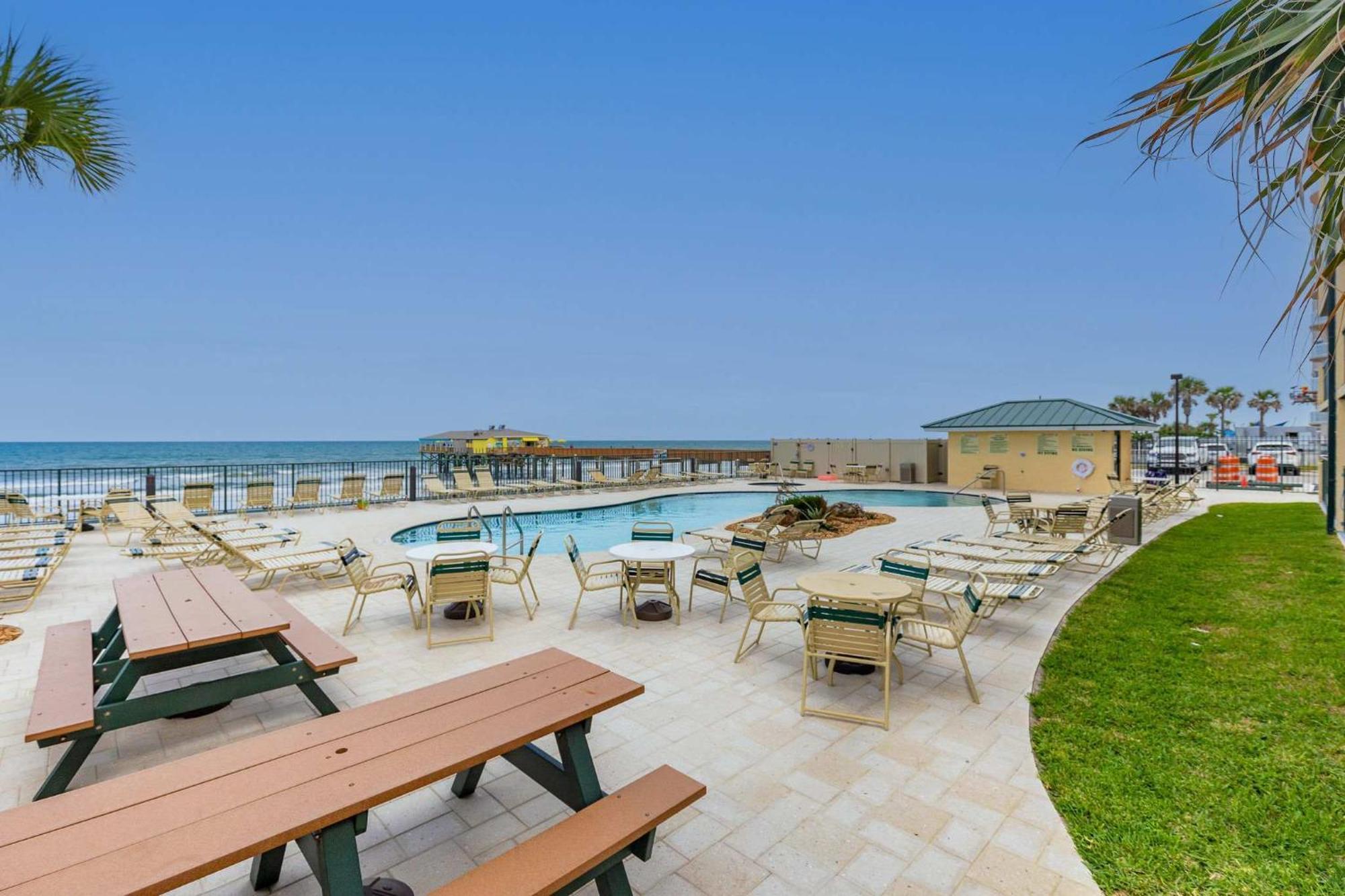 Ocean Views From Your Private Balcony! Sunglow Resort 606 By Brightwild Daytona Beach Shores Extérieur photo